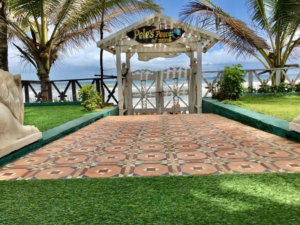 Pele's Windsong Wood On The Beach Guest house Benaulim